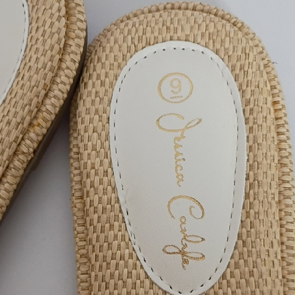 Jessica Carlyle Cream Flat Sandals Big Buckle Single Band Avero White NWT Chic - Picture 4 of 8